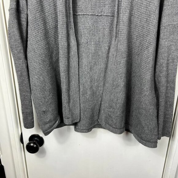 Ann Taylor gray merino wool textured cardigan sweater. Size medium - Picture 4 of 10